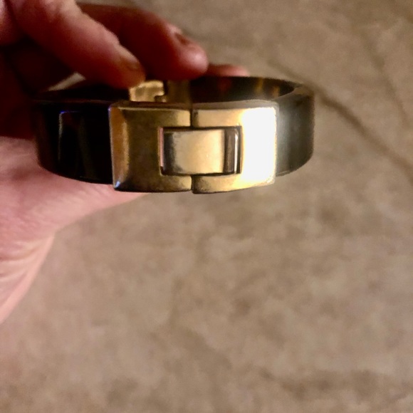 JCrew Tortoise bangle with gold claw clasp - Picture 3 of 4